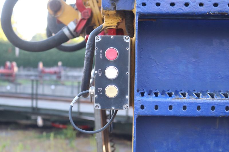 BAM Stopmachine met het fabrieksnummer 1214 en het UIC-nummer 99 84 942 8 702-7.